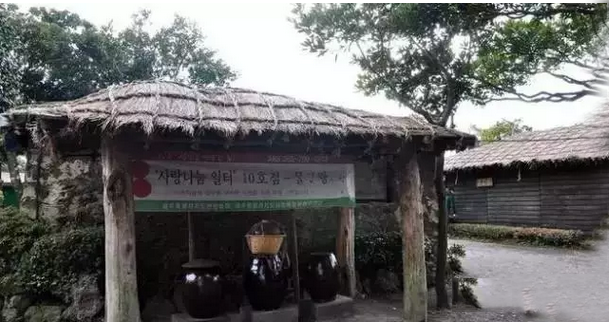  韩国城邑民俗村，简单而朴素的茅草屋文化